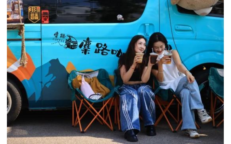 潮起滇池 咖随风来 The tide rises and the coffee in Dianchi Lake comes with the wind