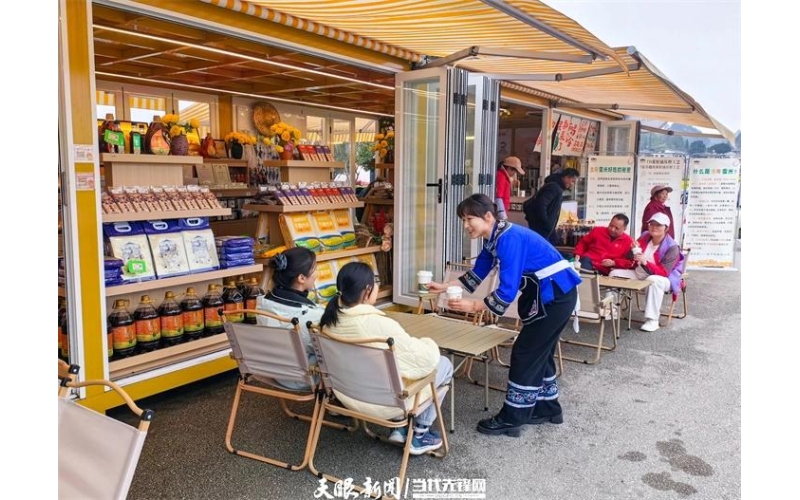 「花田喜事」把咖啡馆开进油菜花田Hanada Joyful Event "drives the coffee shop into the rapeseed field