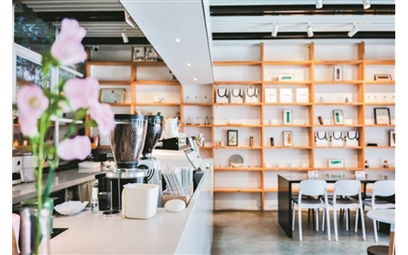 一口醇香咖啡 催生满杯创意A sip of fragrant coffee sparks creativity in a full cup