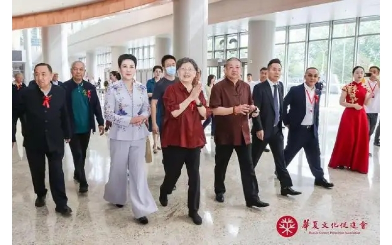 从咖啡香到药草香：国家会议中心里的健康议题升维From Coffee Fragrance to Herbal Fragrance: Enhancing Health Issues in the National Convention Center