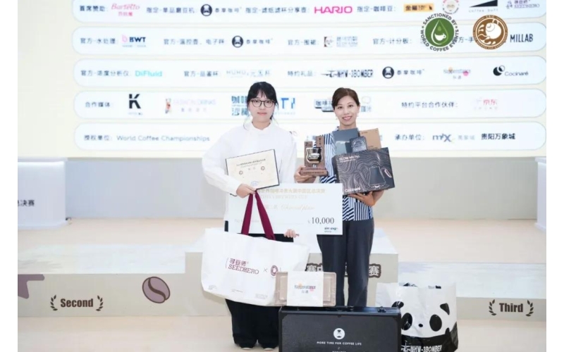 贵阳代表梁宝怡获2026WBrC世界咖啡冲煮大赛中国区总决赛亚军Guiyang representative Liang Baoyi won the runner up in the 2026WBrC World Coffee Brewing Competition China Finals