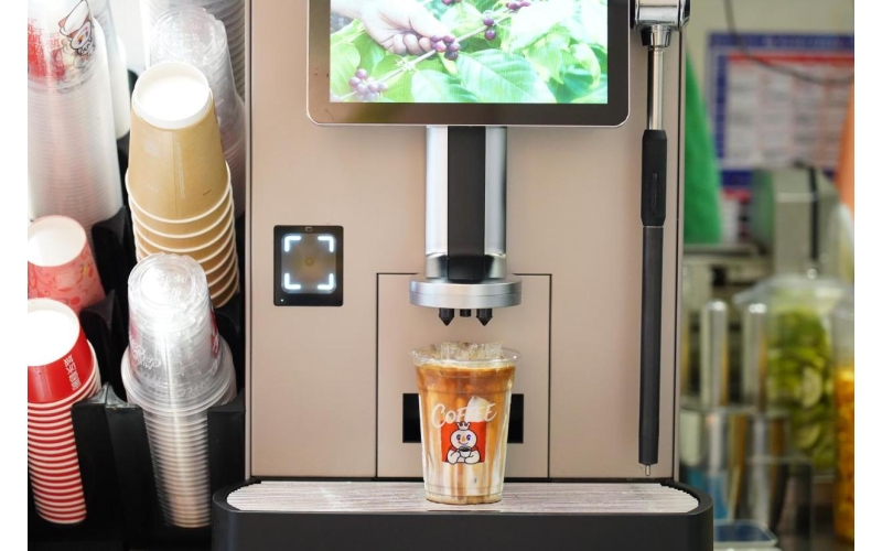 蜜雪冰城现磨咖啡业务提速：试点门店日均销177杯 多区域陆续落地Honey Snow Ice City's freshly ground coffee business accelerates: pilot stores with daily sales of 177 cups are gradually landing in multiple regions