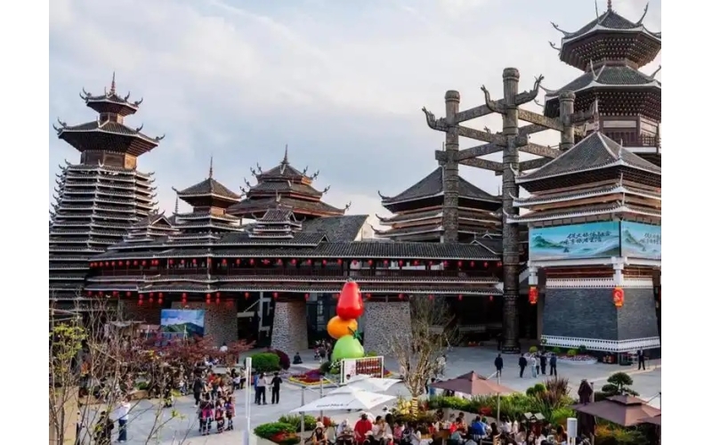 盛夏避暑季，满城咖啡香！多彩贵州城邀你玩转咖啡戏剧节Summer escape season, the city is filled with the aroma of coffee! Colorful Guizhou City invites you to play the Coffee Drama Festival