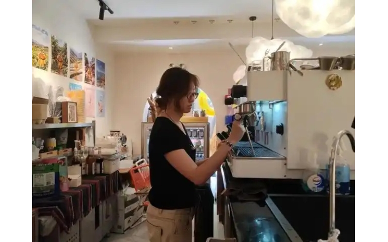 愚园路上线了一款治愈系咖啡饮品Yuyuan Road has launched a healing coffee drink